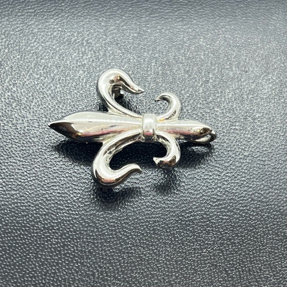 Fleur de Lis sterling silver brooch pin signed C.T. Vintage - Picture 8 of 14
